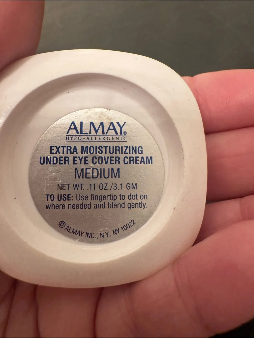 Vintage Almay Extra Moisturizing Under Eye Cover Cream Medium